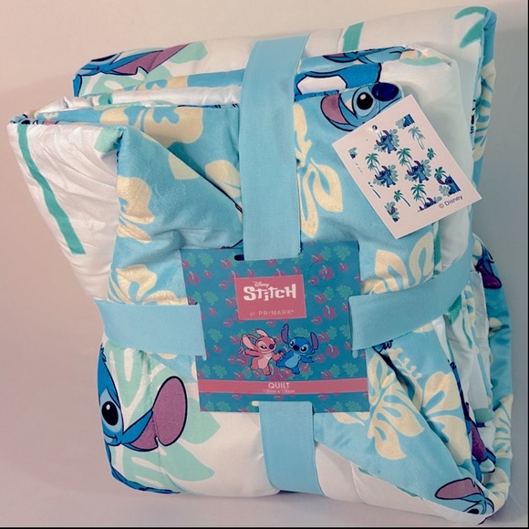 🆕 Disney “Stitch” Hawaiian Floral Graphic Minky-Lined Puffy Quilted Blanket - Picture 2 of 12